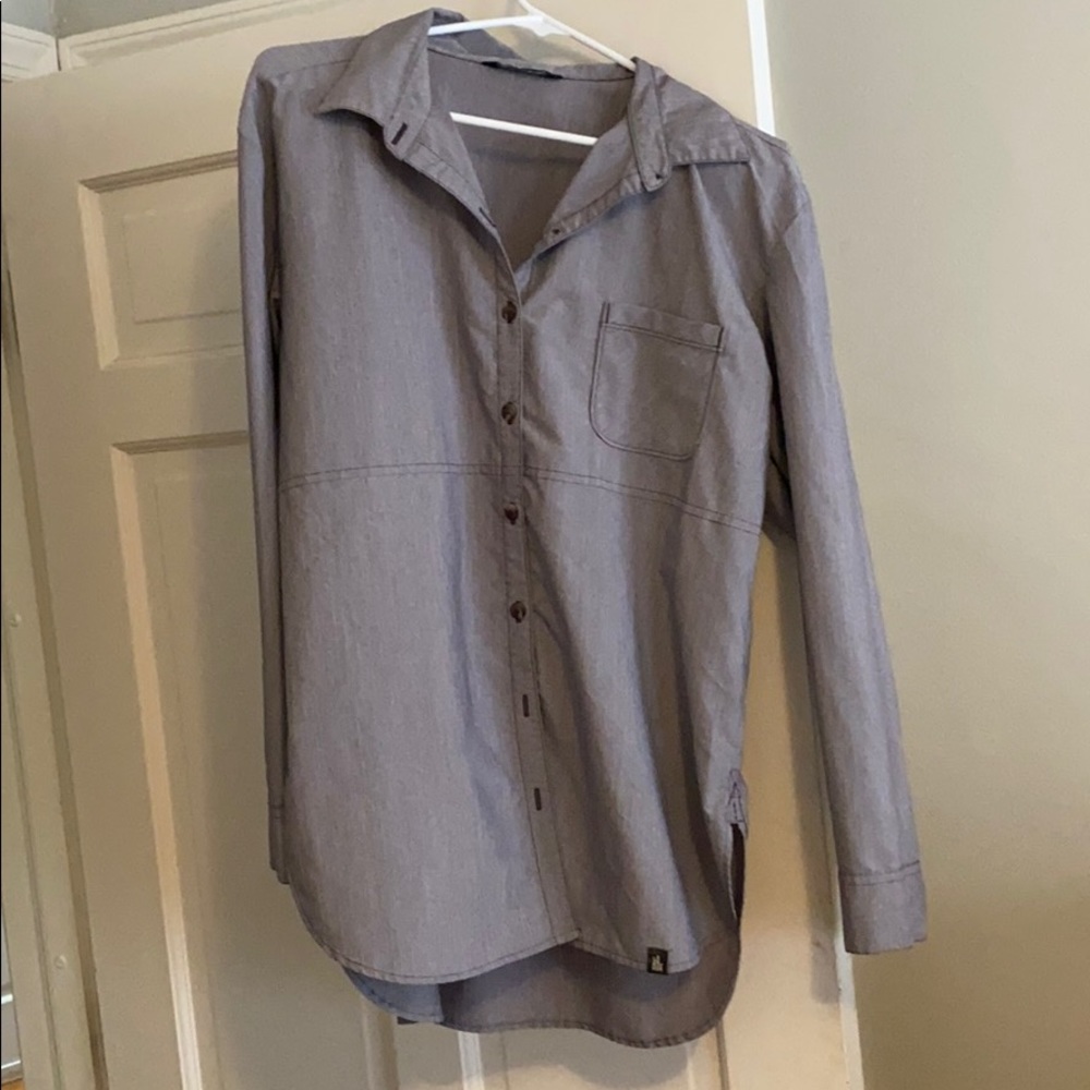 North face women’s size largeshirt-only worn once